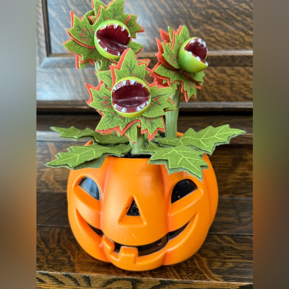 Hyde & EEK Animated Pumpkin Dancing Singing Venus Flytrap Vines Halloween Decor - Picture 3 of 17